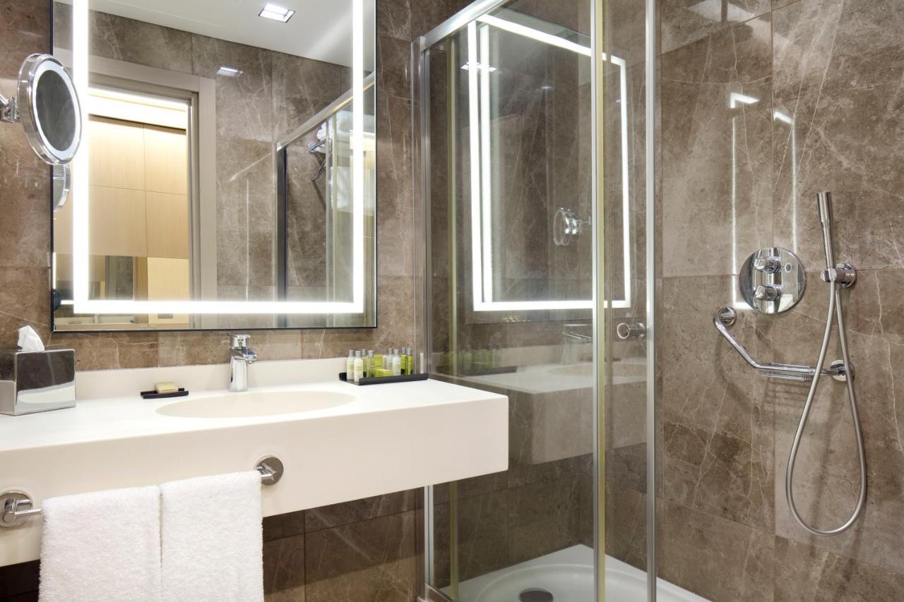 Doubletree By Hilton Istanbul Atasehir Hotel & Conference Centre Exteriör bild