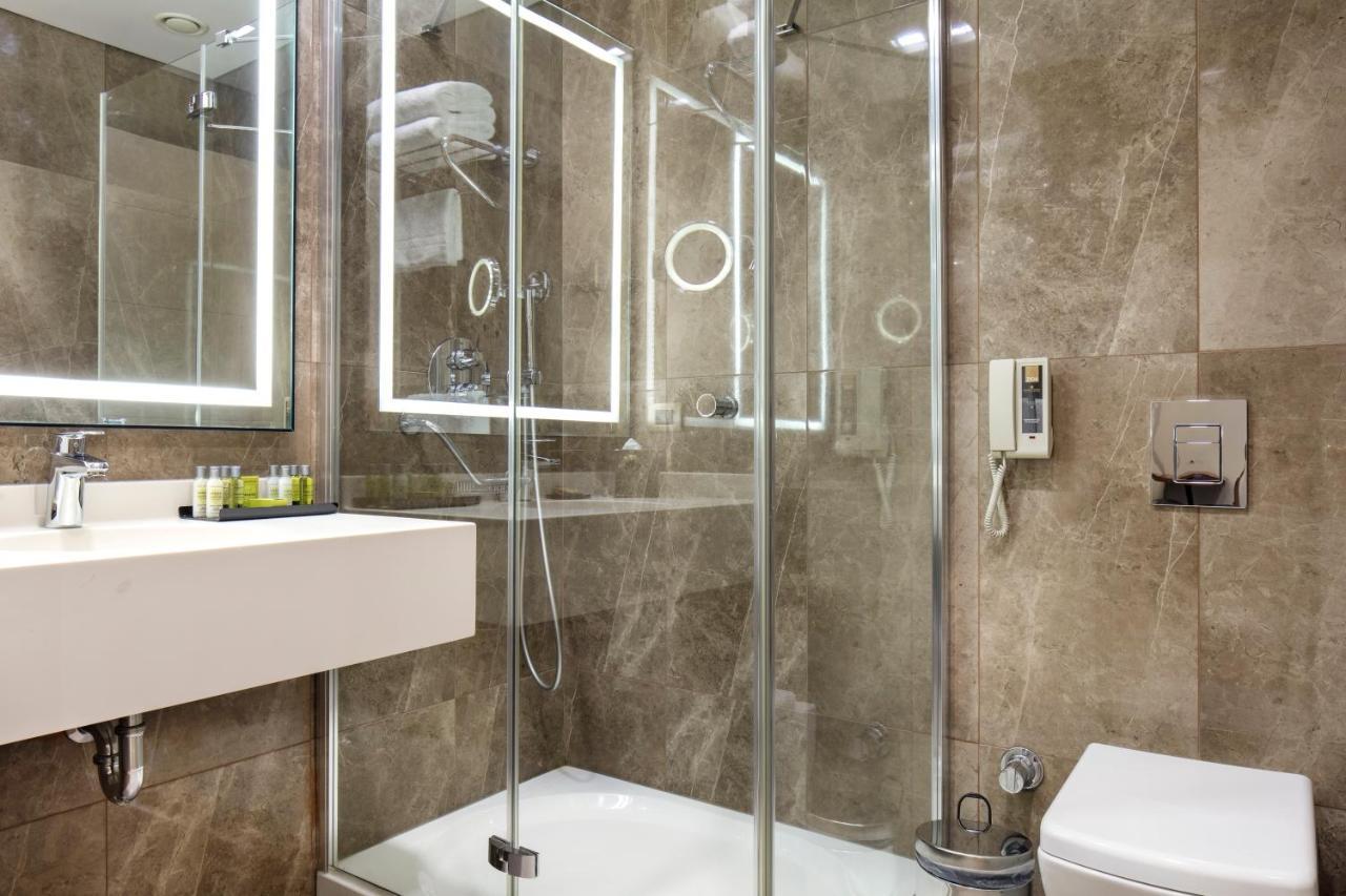 Doubletree By Hilton Istanbul Atasehir Hotel & Conference Centre Exteriör bild