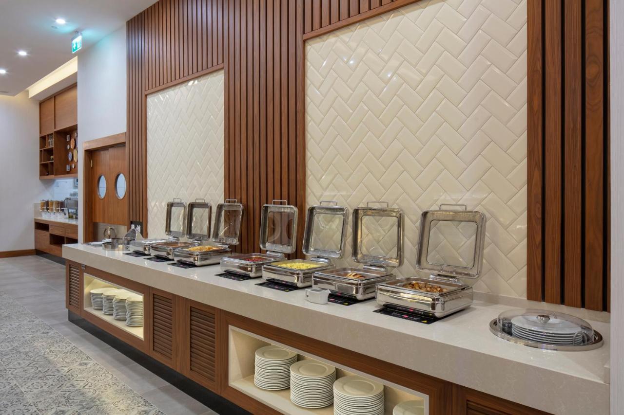 Doubletree By Hilton Istanbul Atasehir Hotel & Conference Centre Exteriör bild